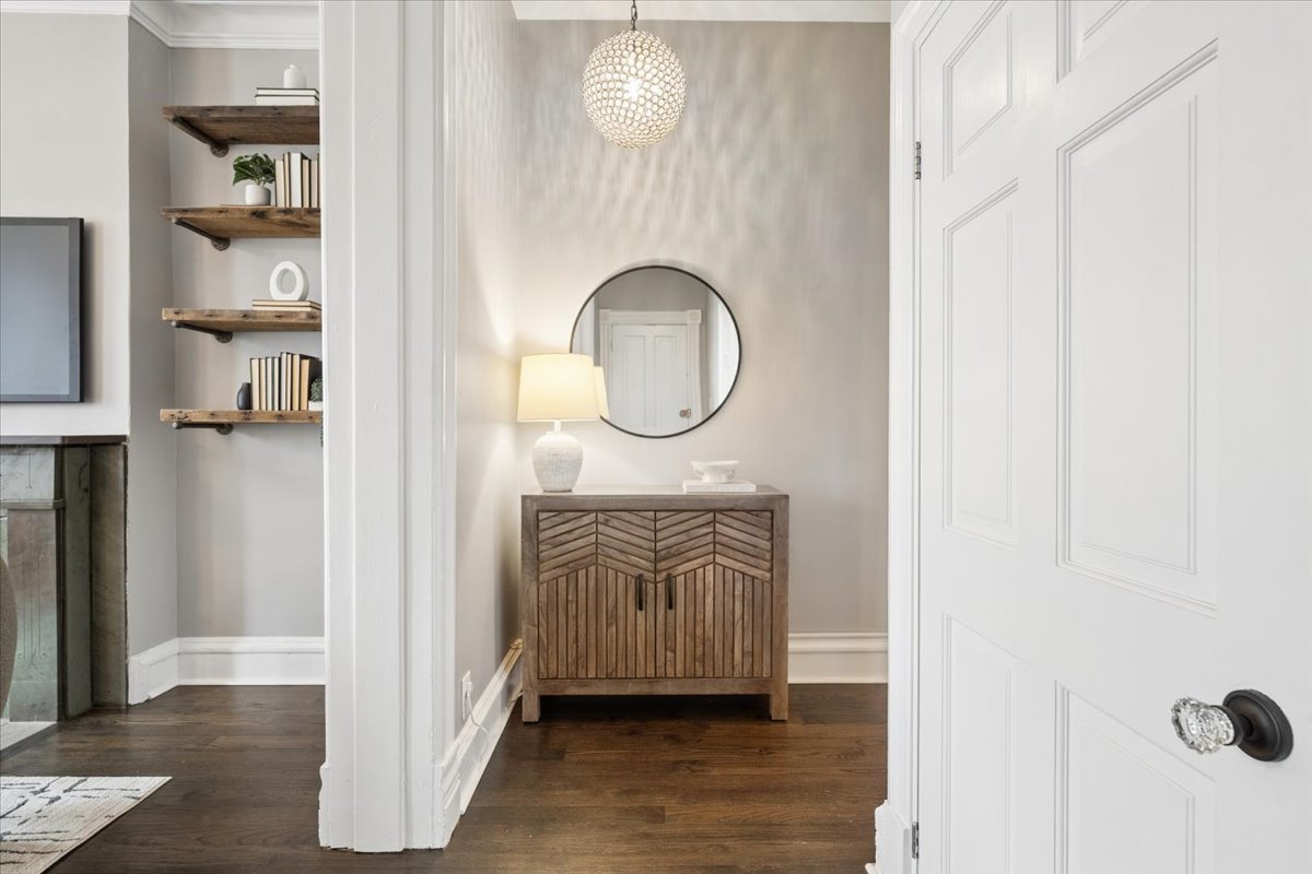 2151 N SEMINARY Avenue Unit: B