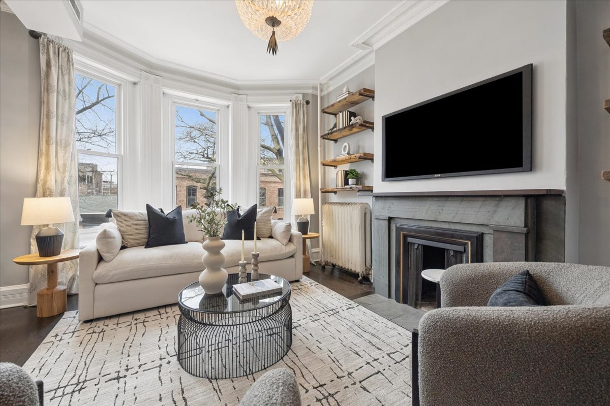 2151 N SEMINARY Avenue Unit: B