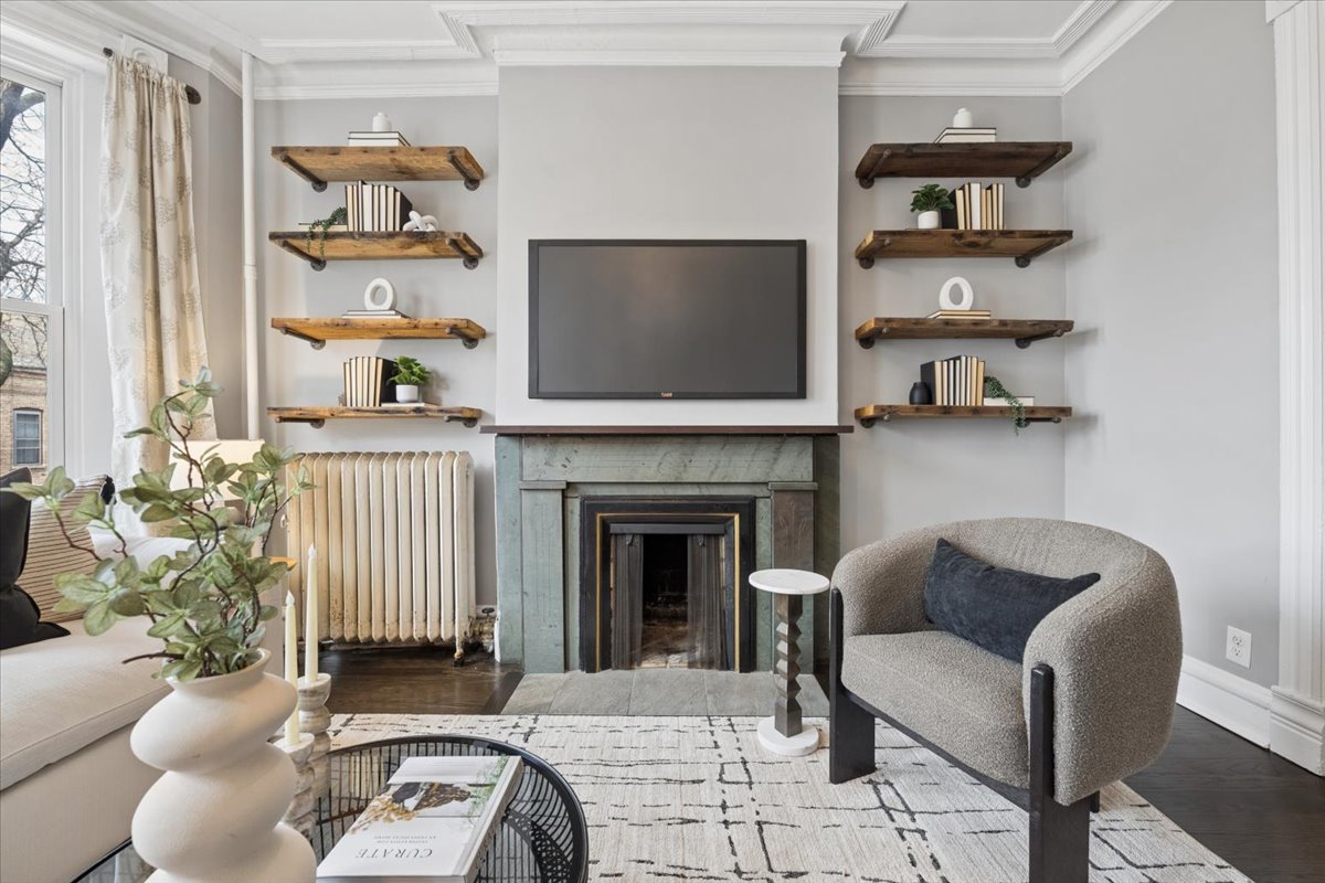 2151 N SEMINARY Avenue Unit: B