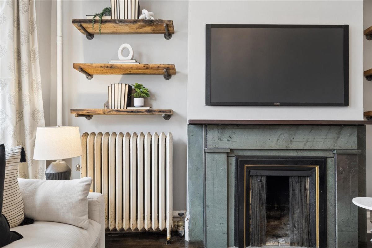 2151 N SEMINARY Avenue Unit: B