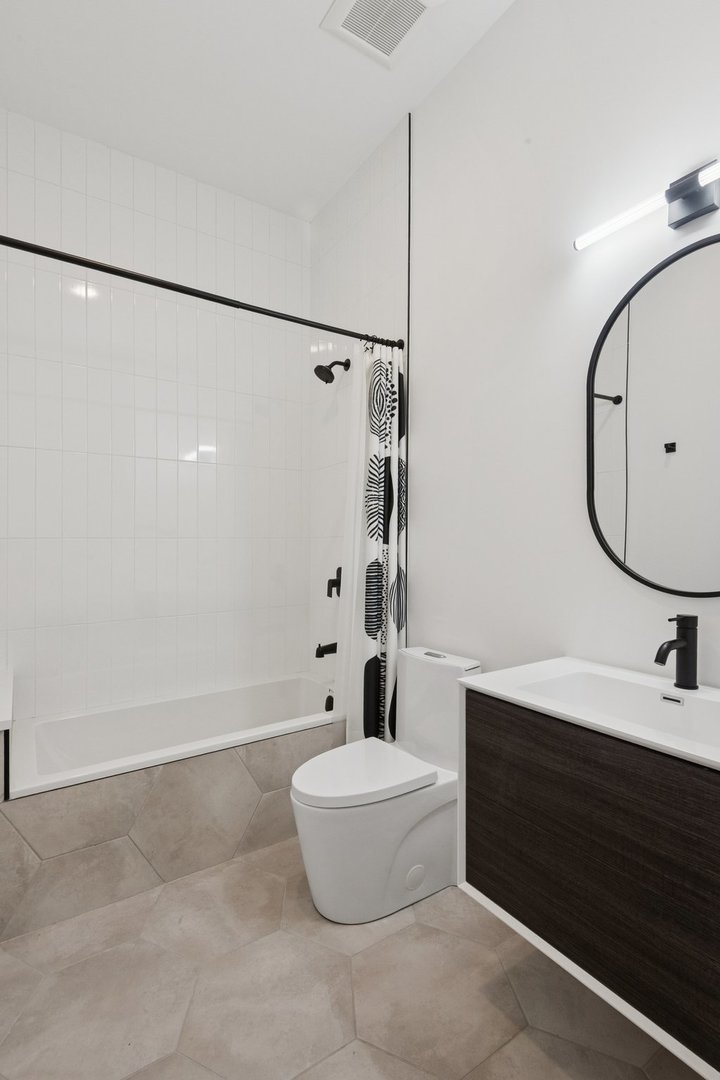 504 N Leavitt Street Unit: 406