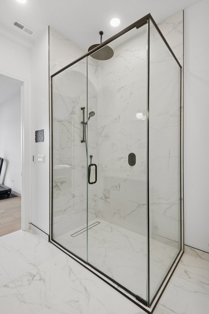 504 N Leavitt Street Unit: 406