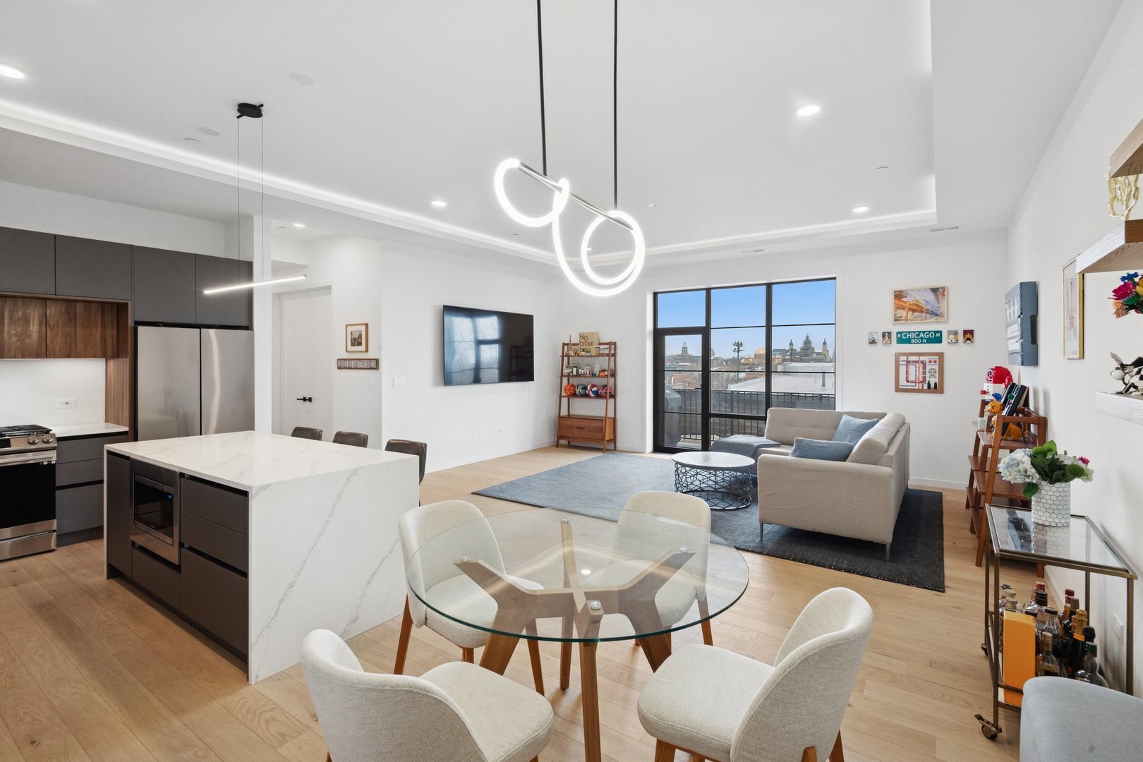 504 N Leavitt Street Unit: 406