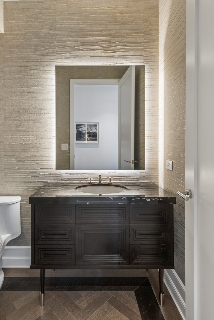 435 N Michigan Avenue Unit: 1803