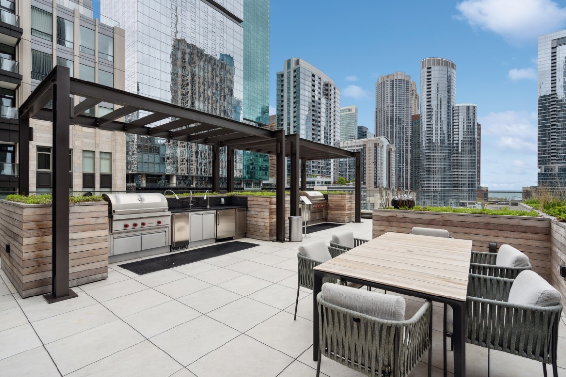 435 N Michigan Avenue Unit: 1803