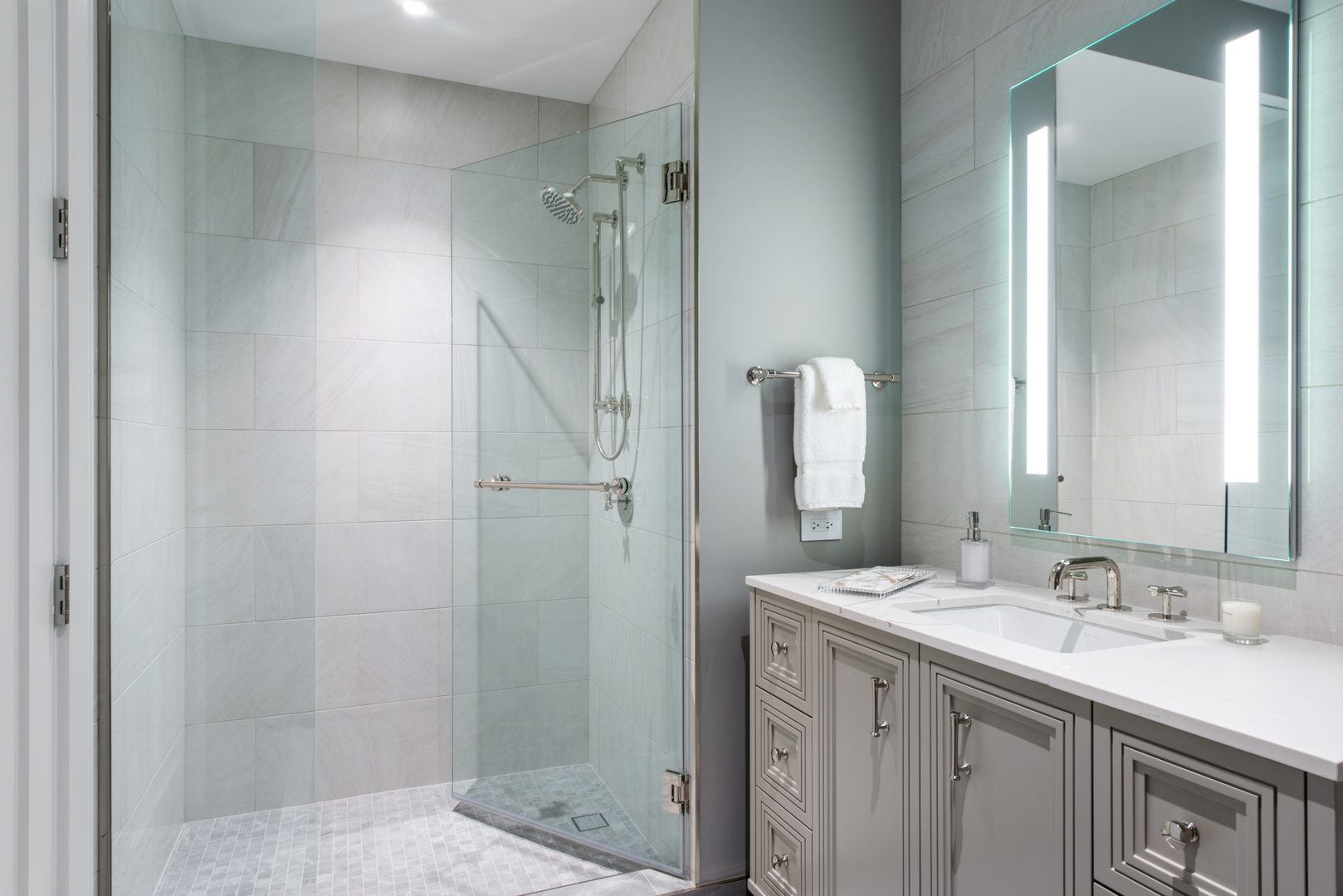 435 N Michigan Avenue Unit: 1803
