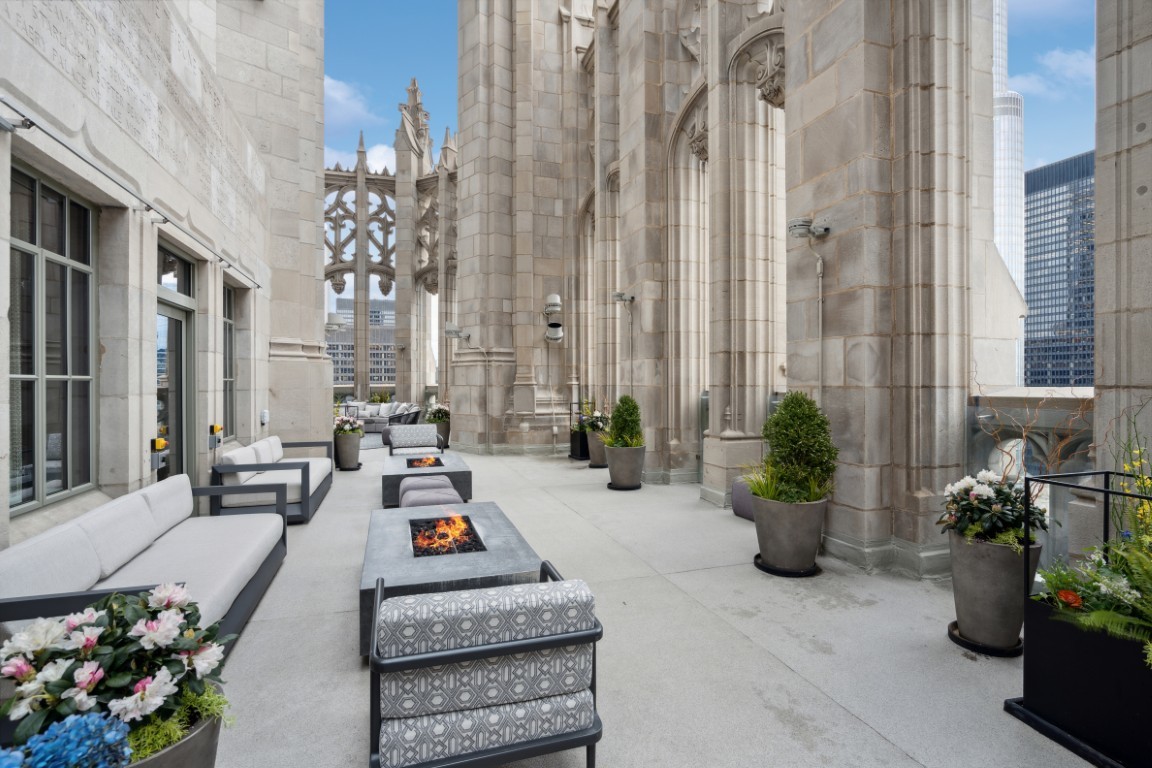 435 N Michigan Avenue Unit: 1803