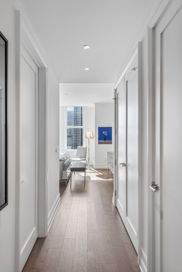 435 N Michigan Avenue Unit: 1803