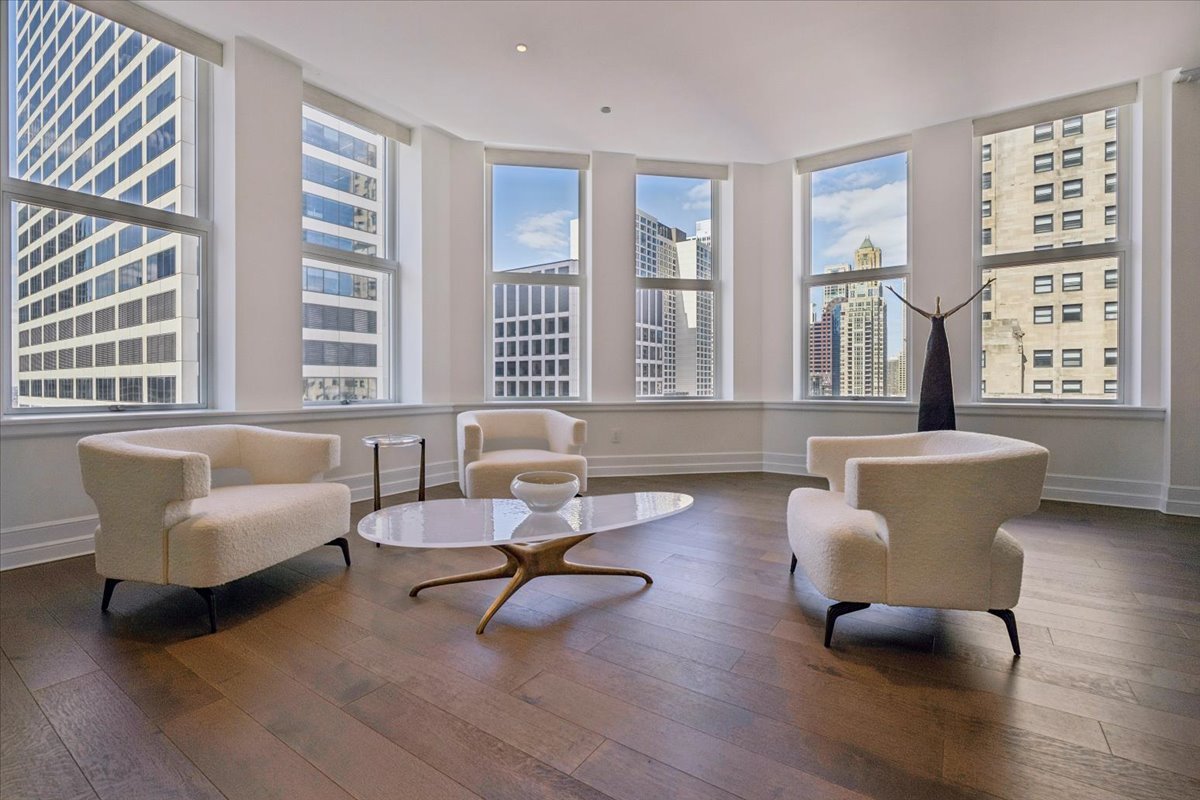 435 N Michigan Avenue Unit: 1803