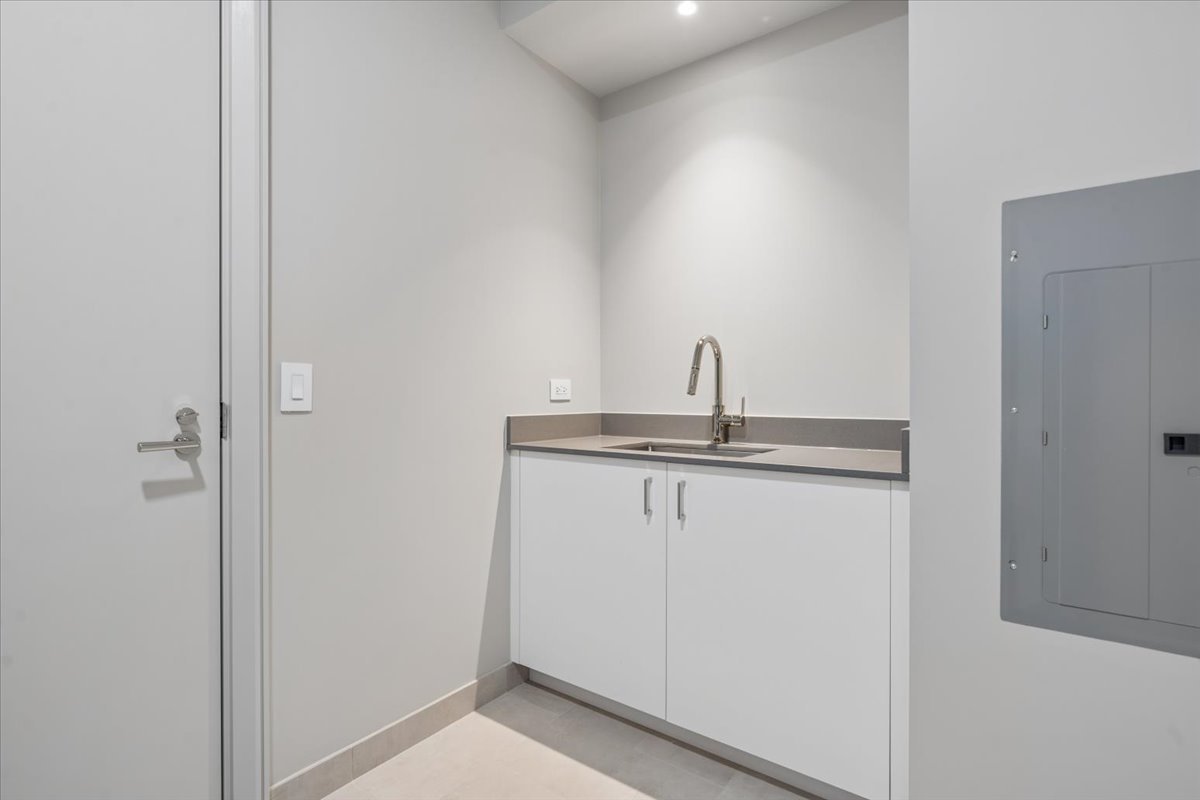 435 N Michigan Avenue Unit: 1803