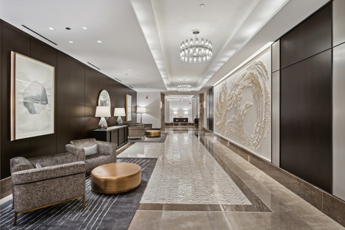 435 N Michigan Avenue Unit: 1803