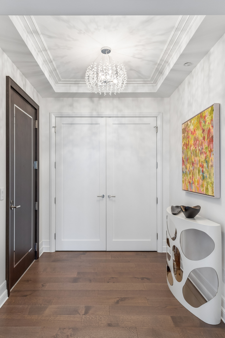 435 N Michigan Avenue Unit: 1803