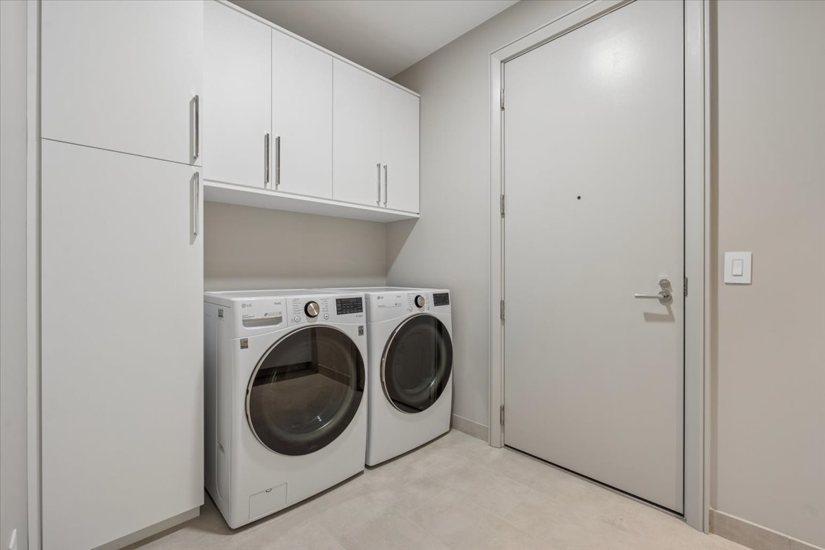 435 N Michigan Avenue Unit: 1803