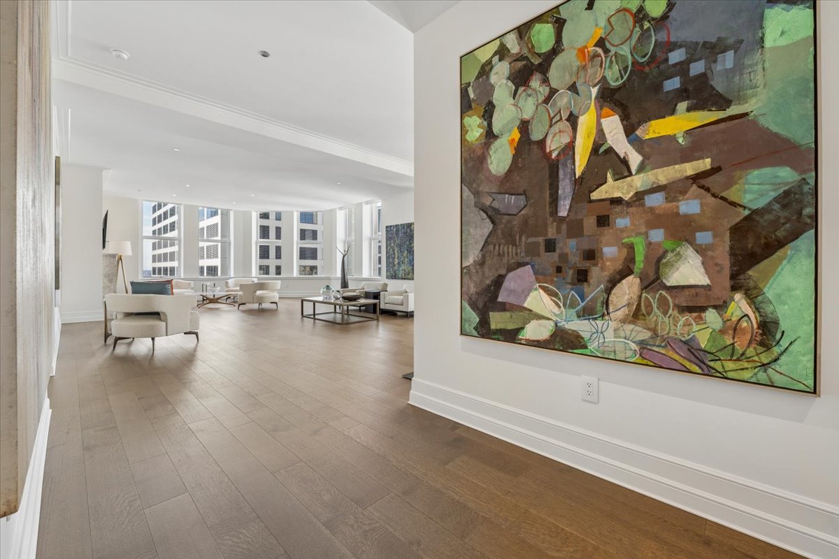 435 N Michigan Avenue Unit: 1803