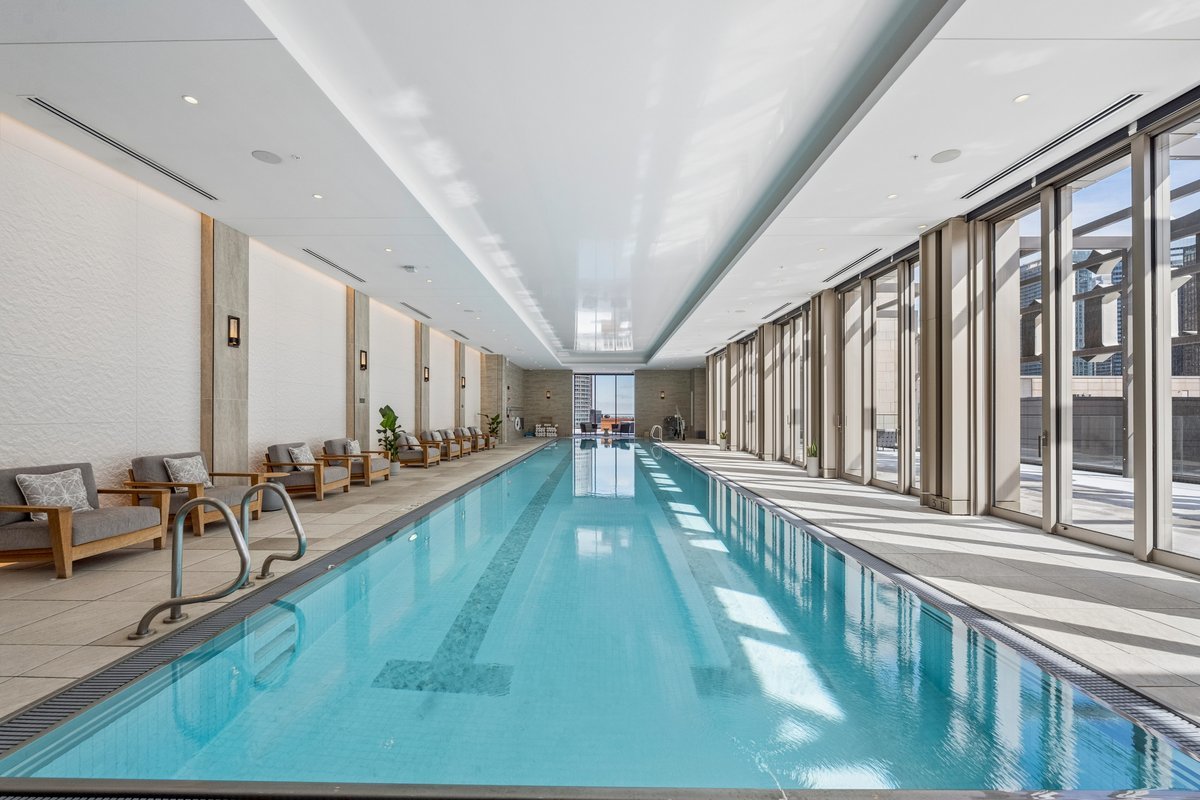 435 N Michigan Avenue Unit: 1803