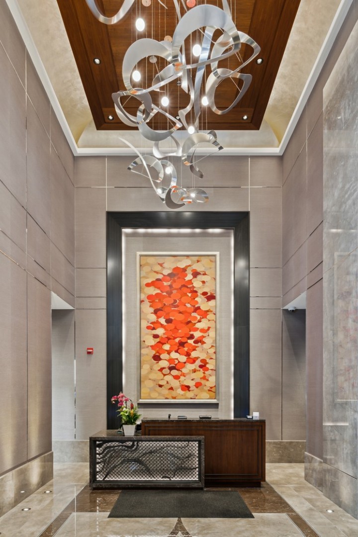 435 N Michigan Avenue Unit: 1803