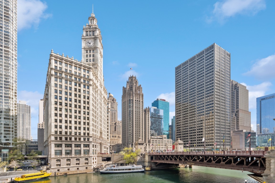 435 N Michigan Avenue Unit: 1803