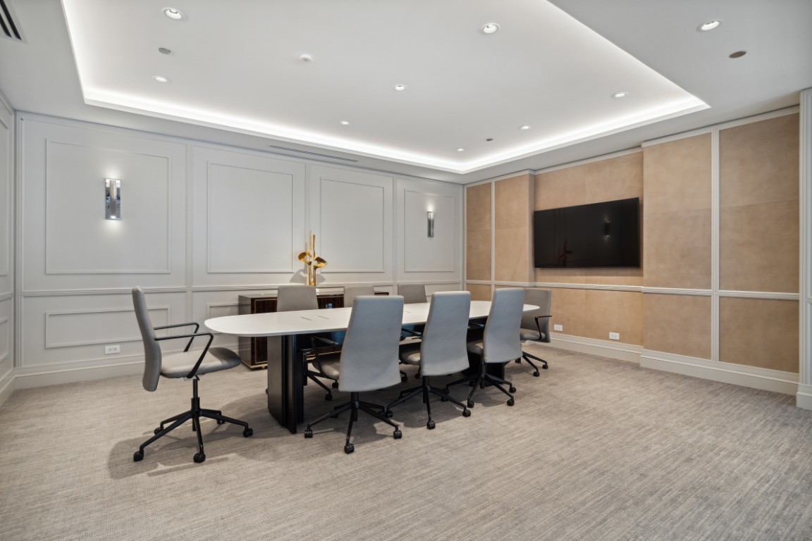 435 N Michigan Avenue Unit: 1803