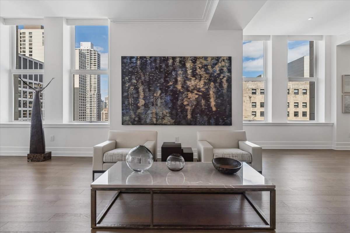 435 N Michigan Avenue Unit: 1803