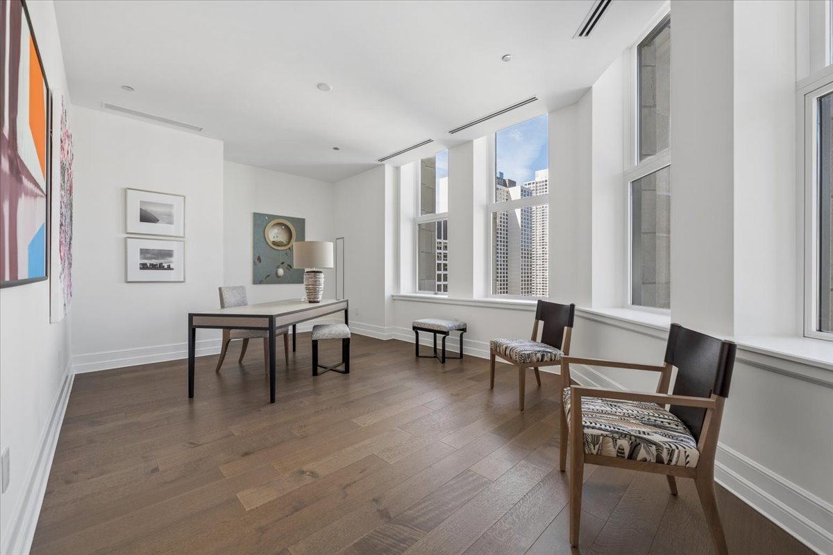 435 N Michigan Avenue Unit: 1803