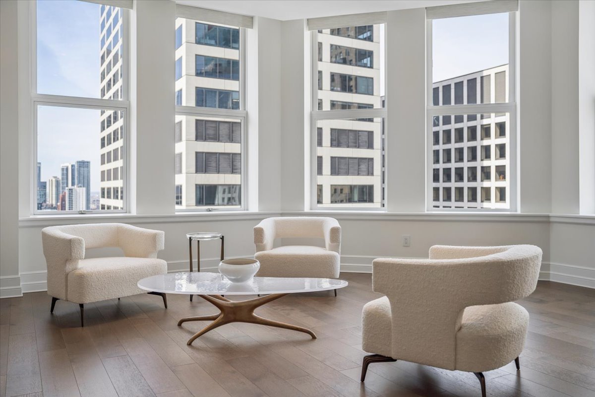 435 N Michigan Avenue Unit: 1803