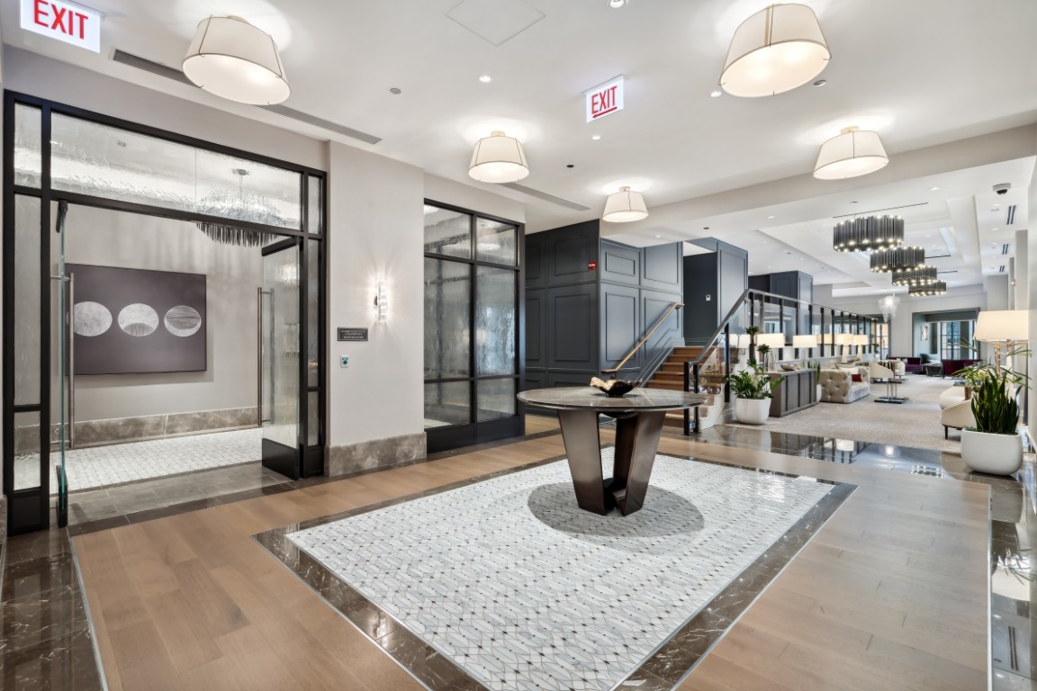 435 N Michigan Avenue Unit: 1803