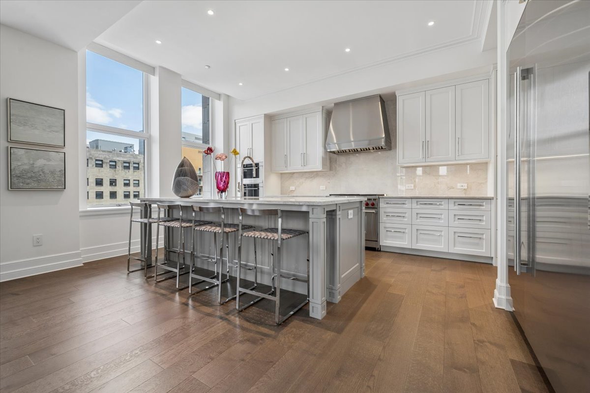 435 N Michigan Avenue Unit: 1803