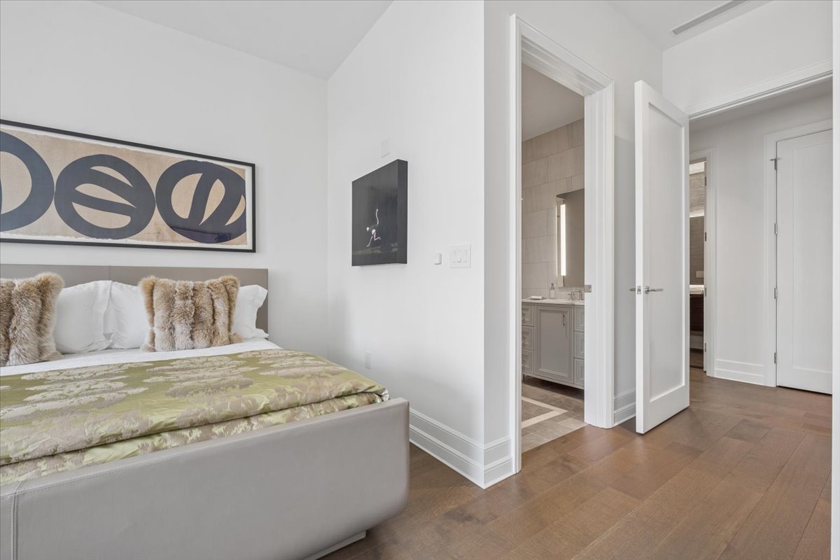 435 N Michigan Avenue Unit: 1803