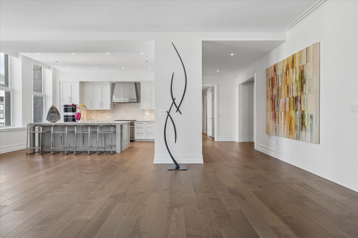 435 N Michigan Avenue Unit: 1803