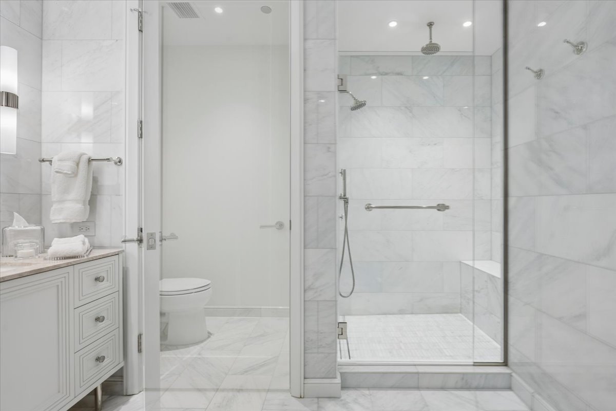 435 N Michigan Avenue Unit: 1803