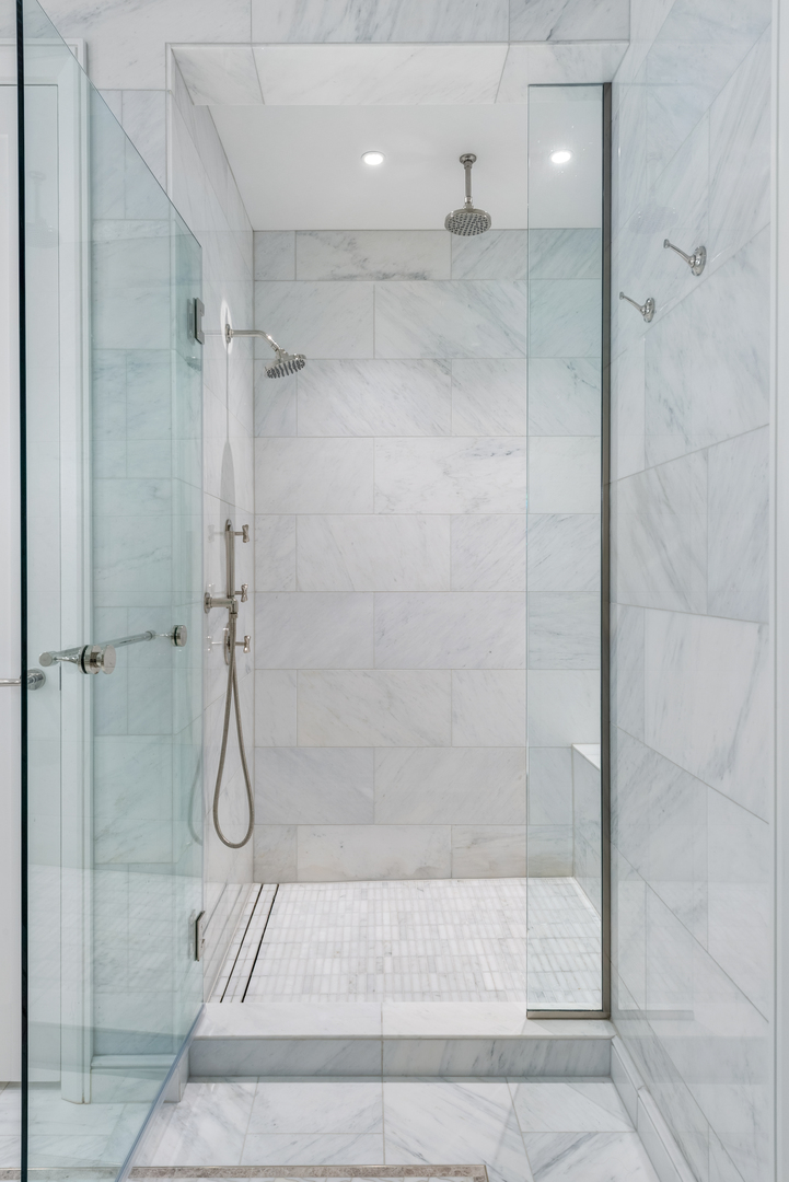 435 N Michigan Avenue Unit: 1803