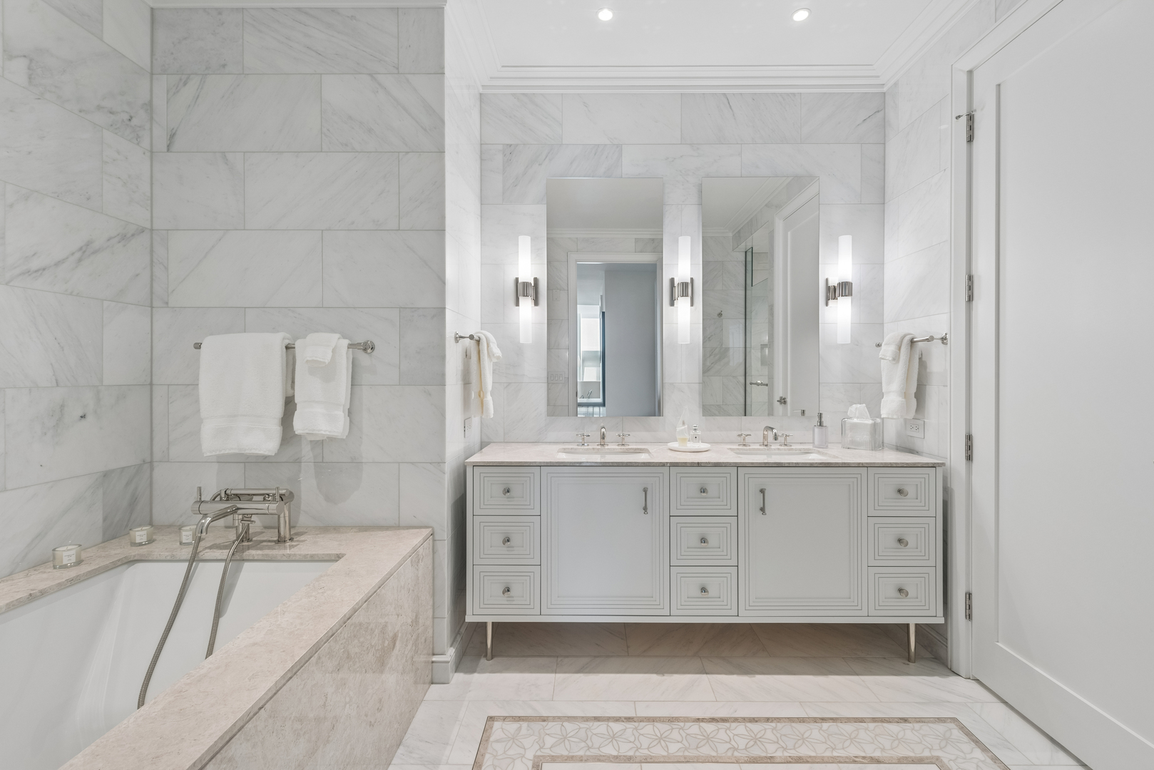 435 N Michigan Avenue Unit: 1803