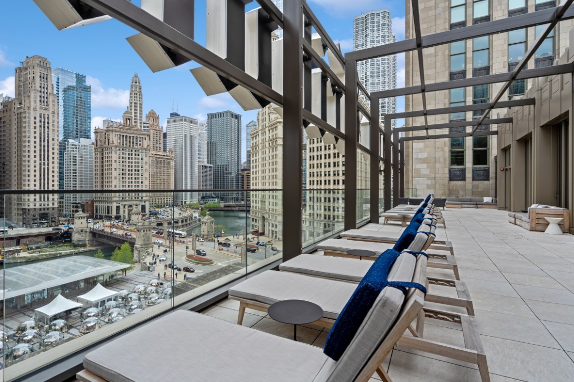 435 N Michigan Avenue Unit: 1803