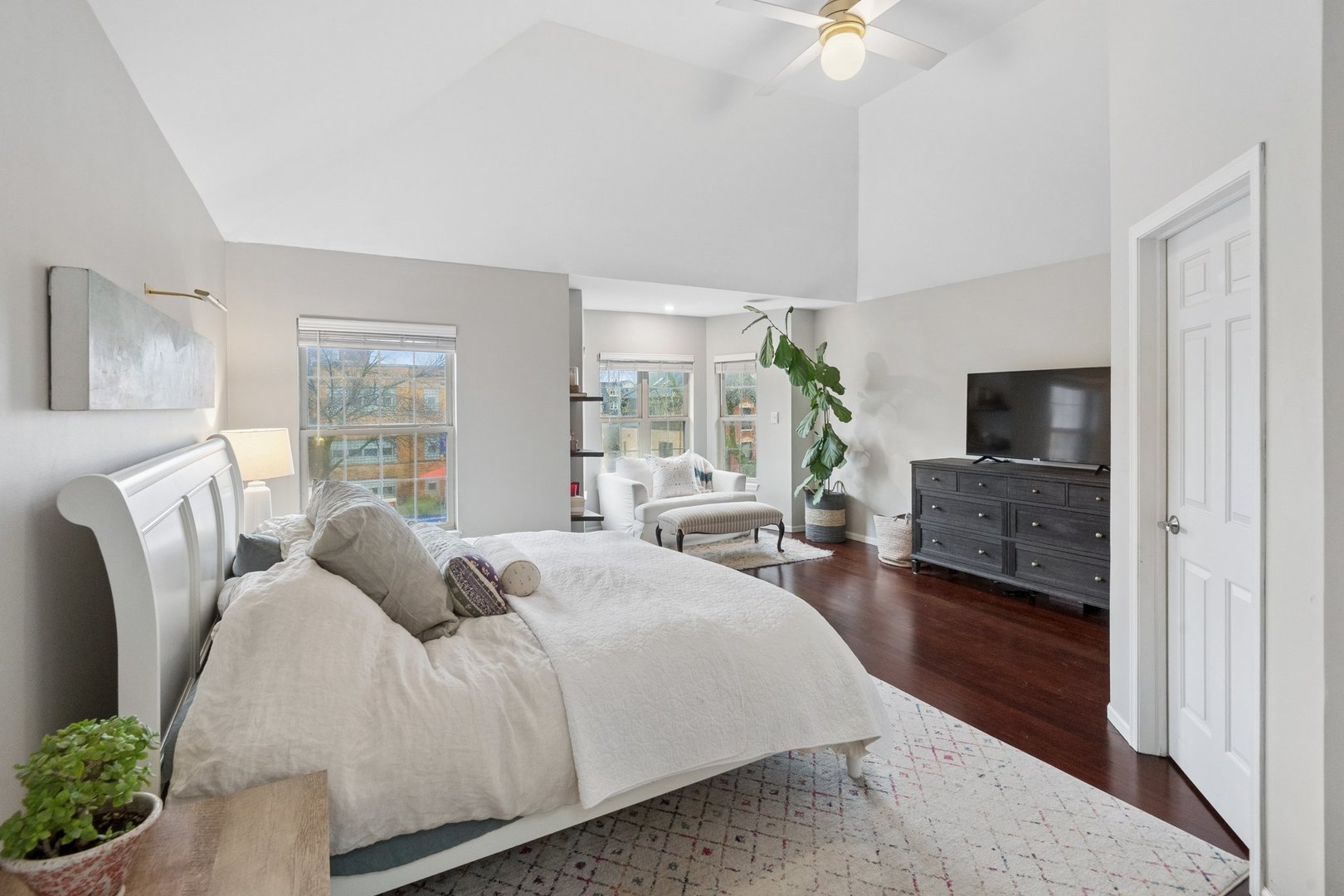 1803 N Fairfield Avenue