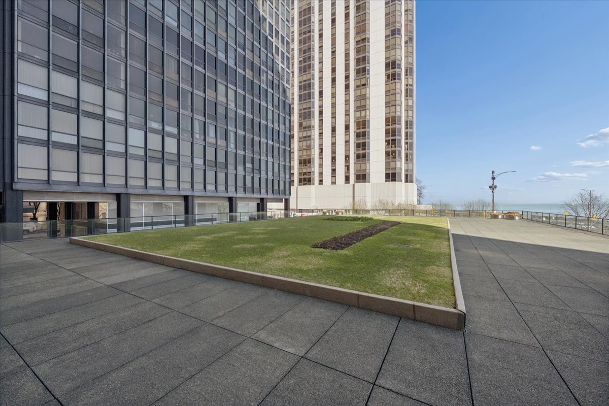 910 N LAKE SHORE Drive Unit: 1415