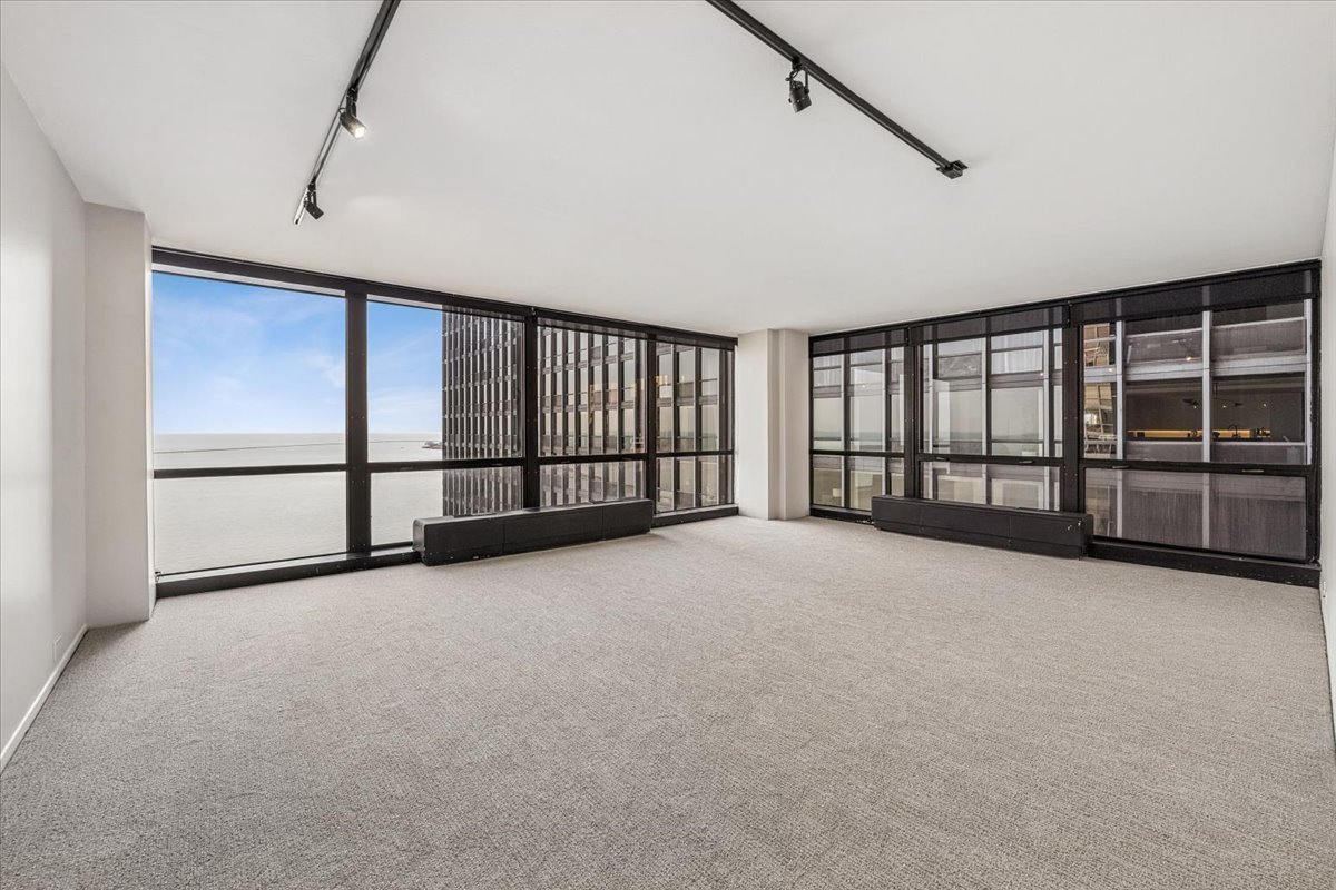 910 N LAKE SHORE Drive Unit: 1415