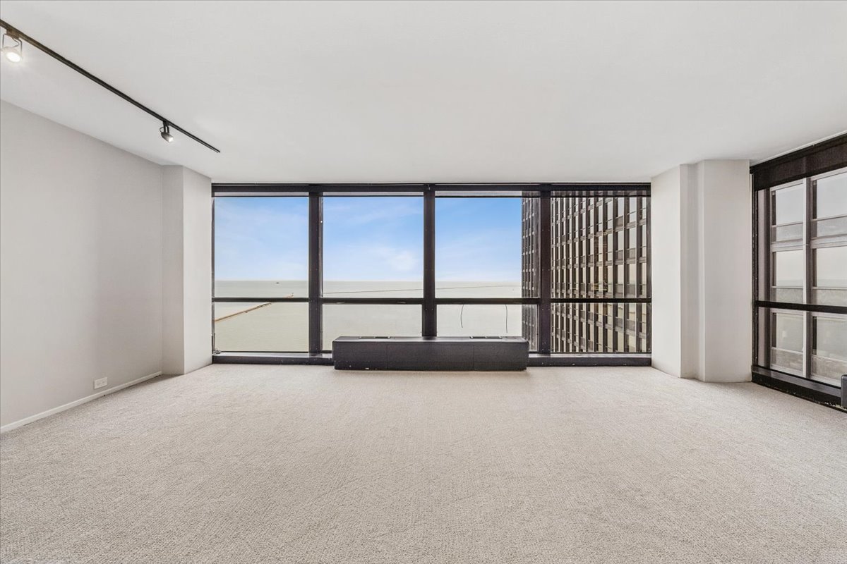 910 N LAKE SHORE Drive Unit: 1415