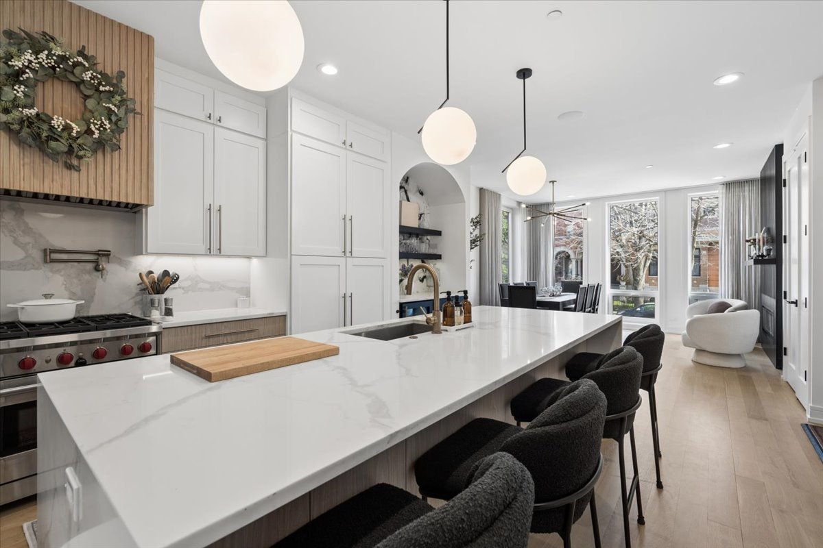 2640 N Bosworth Avenue Unit: 1N