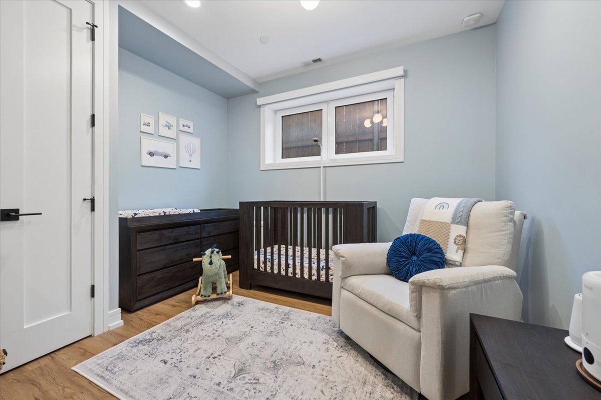 2640 N Bosworth Avenue Unit: 1N