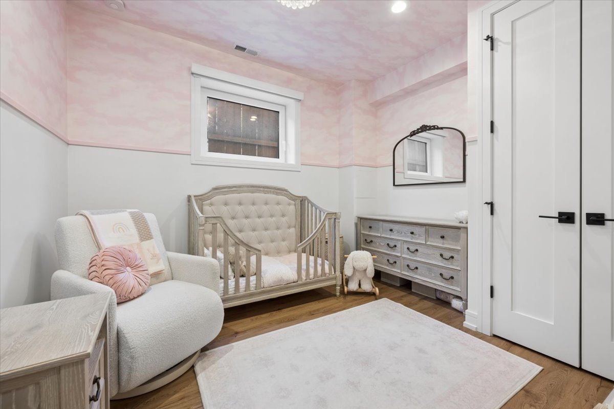 2640 N Bosworth Avenue Unit: 1N