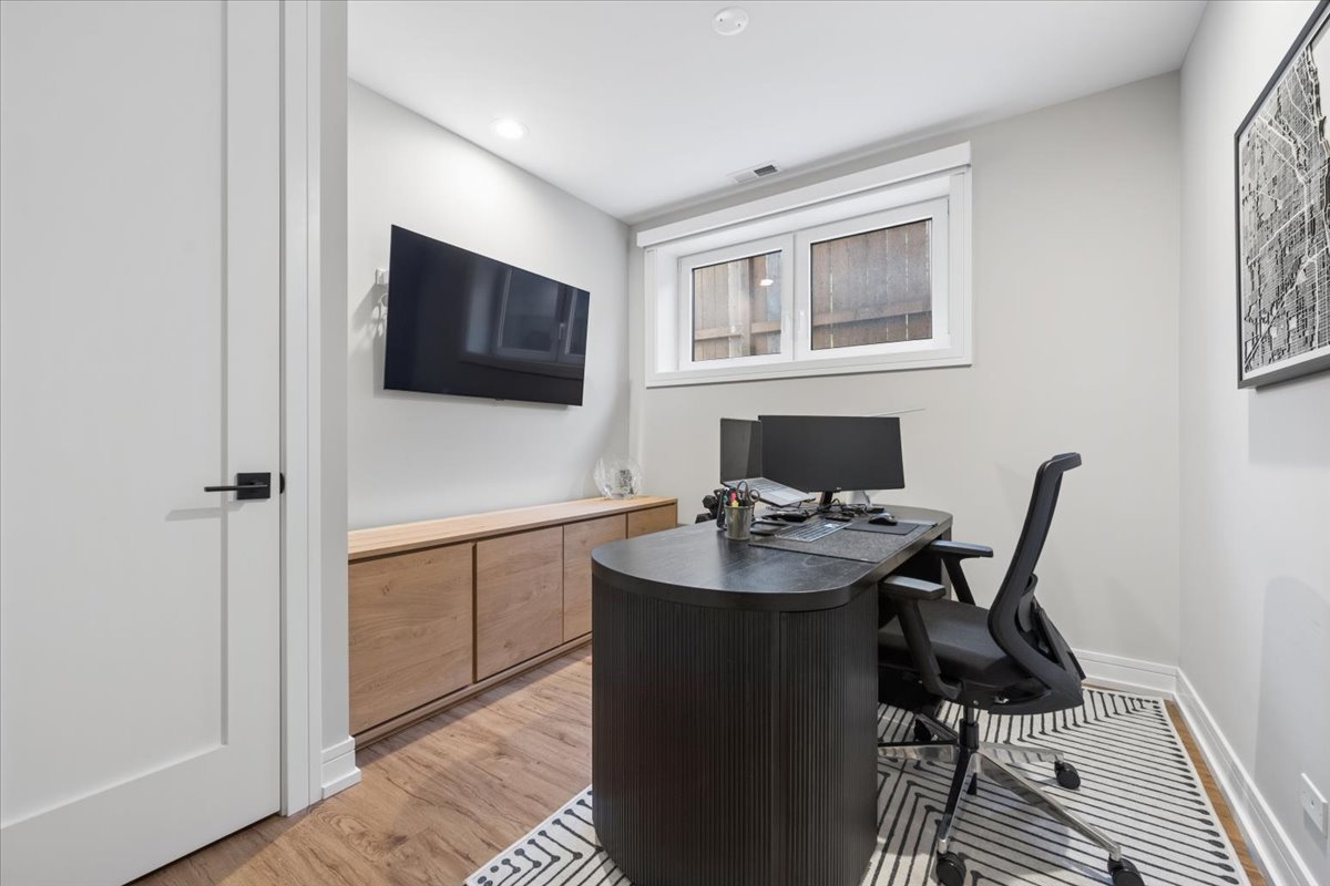 2640 N Bosworth Avenue Unit: 1N