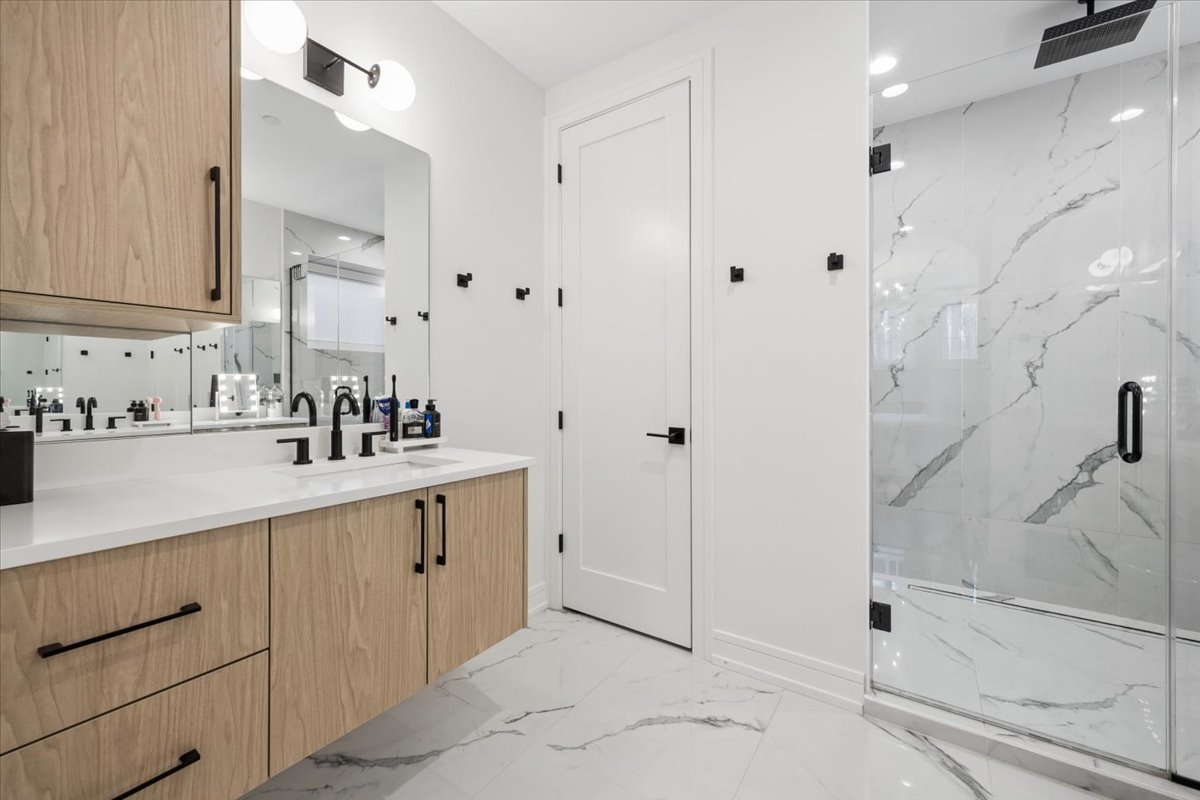 2640 N Bosworth Avenue Unit: 1N