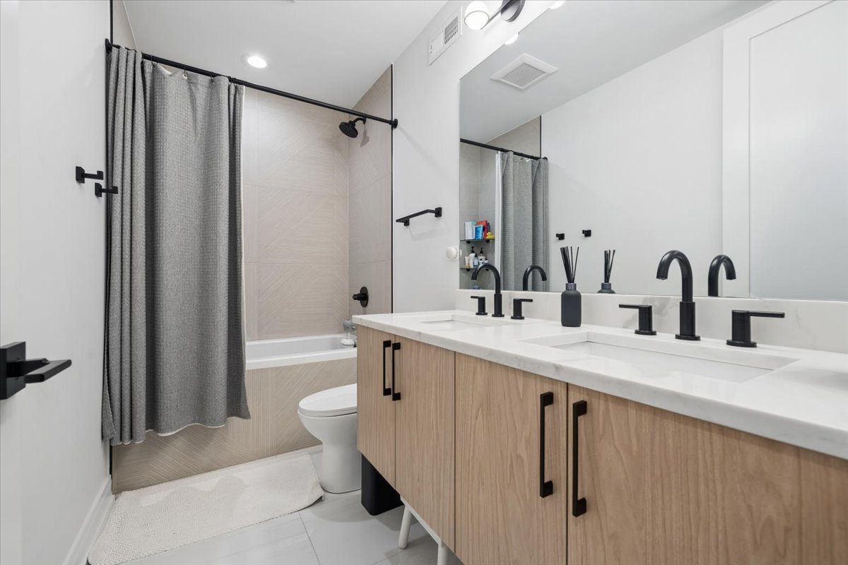 2640 N Bosworth Avenue Unit: 1N