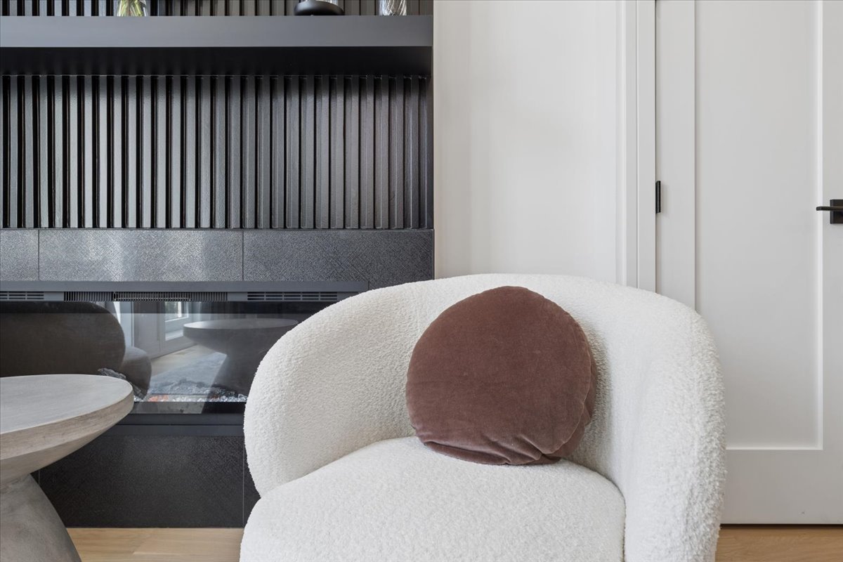 2640 N Bosworth Avenue Unit: 1N