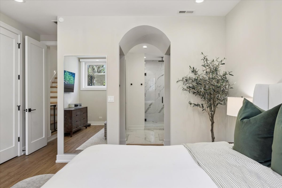 2640 N Bosworth Avenue Unit: 1N