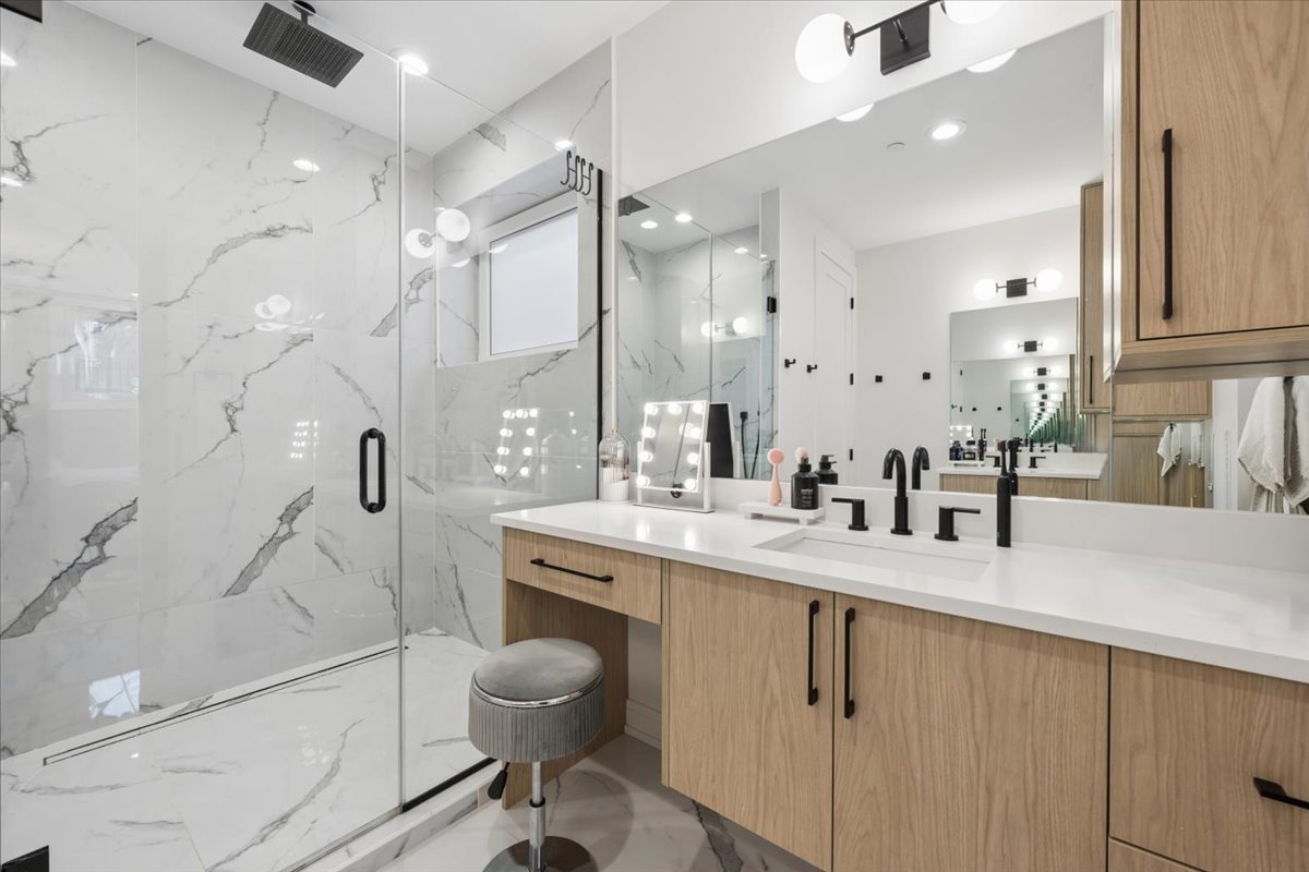 2640 N Bosworth Avenue Unit: 1N