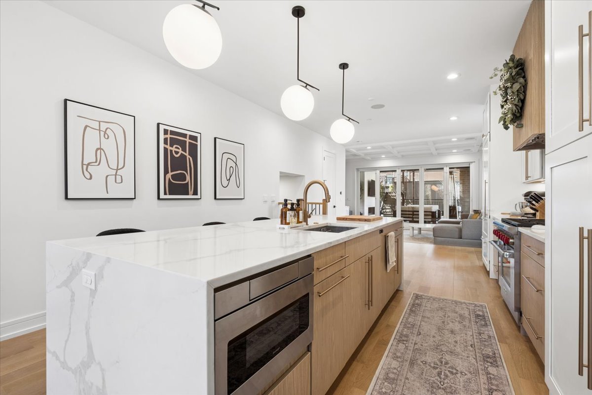 2640 N Bosworth Avenue Unit: 1N