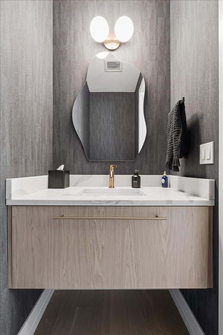 2640 N Bosworth Avenue Unit: 1N