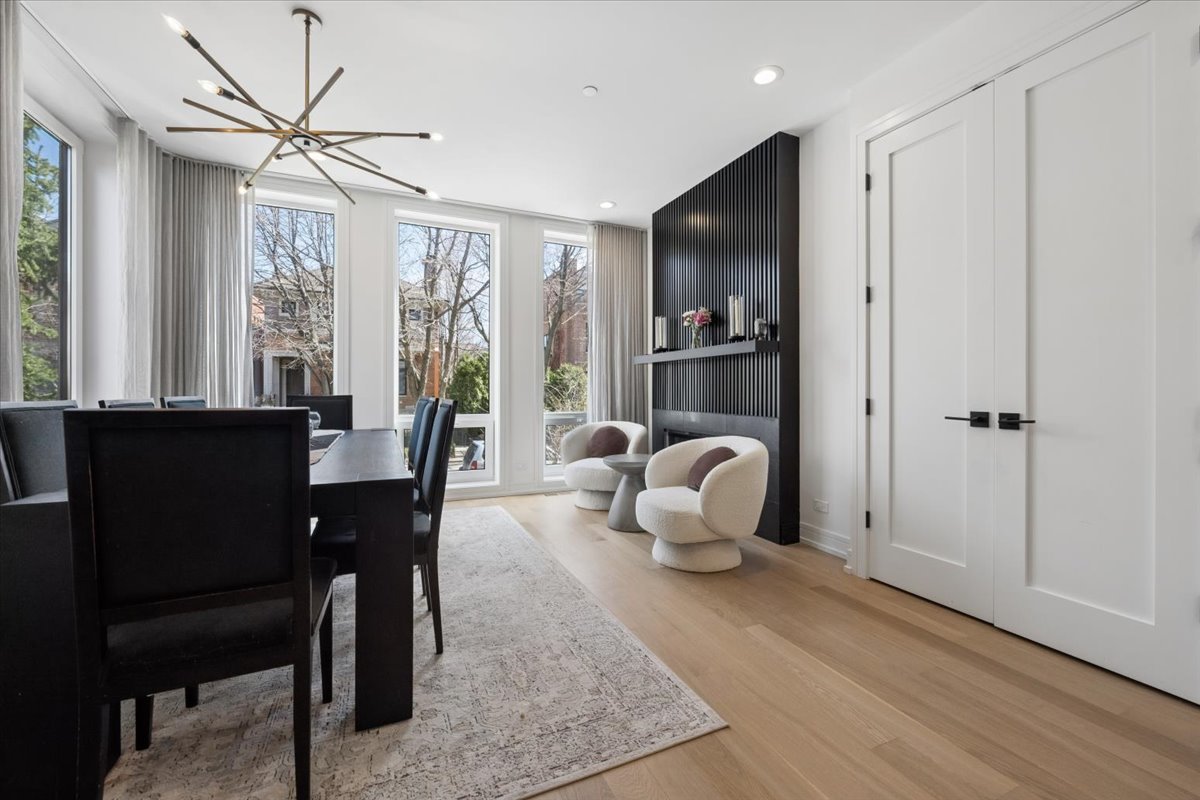 2640 N Bosworth Avenue Unit: 1N