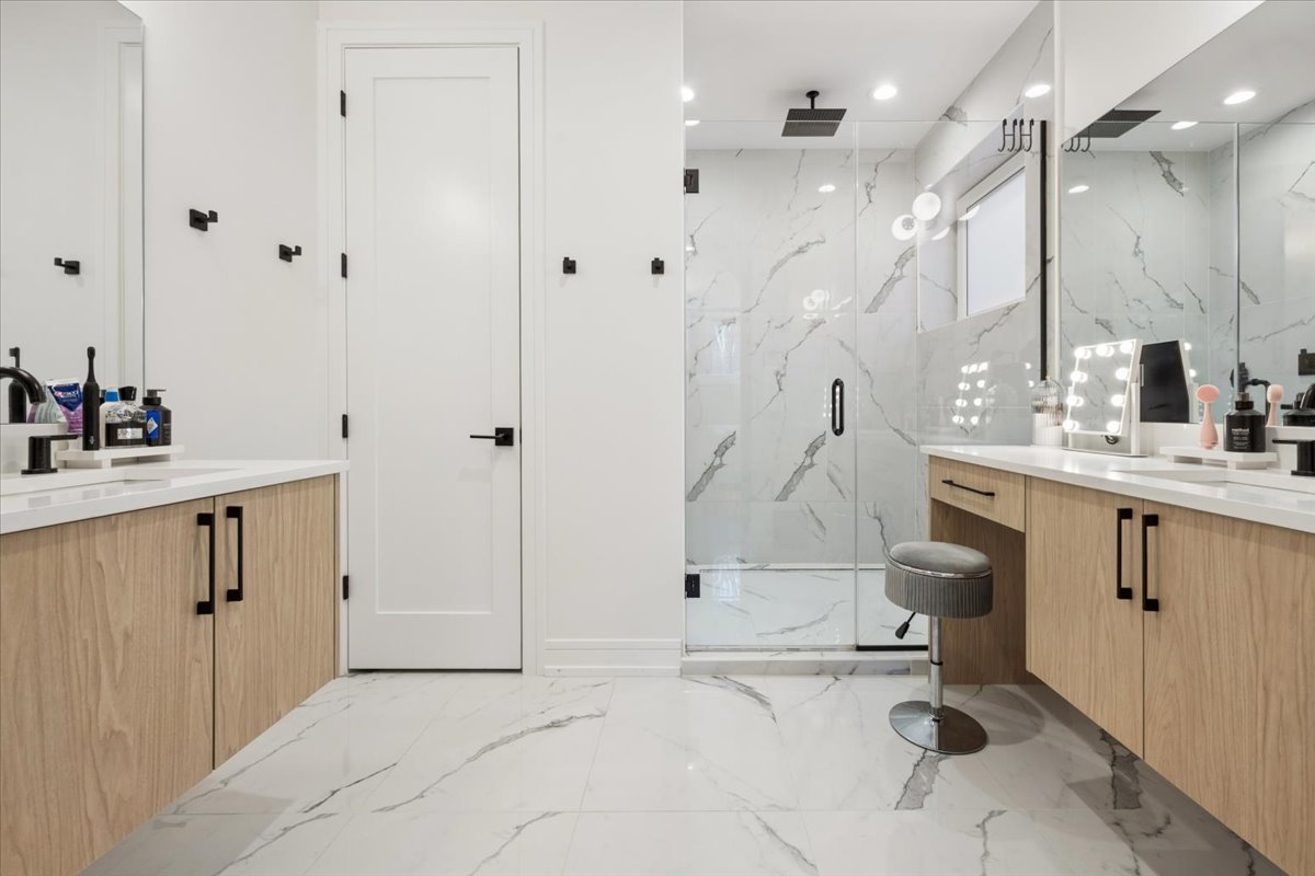 2640 N Bosworth Avenue Unit: 1N